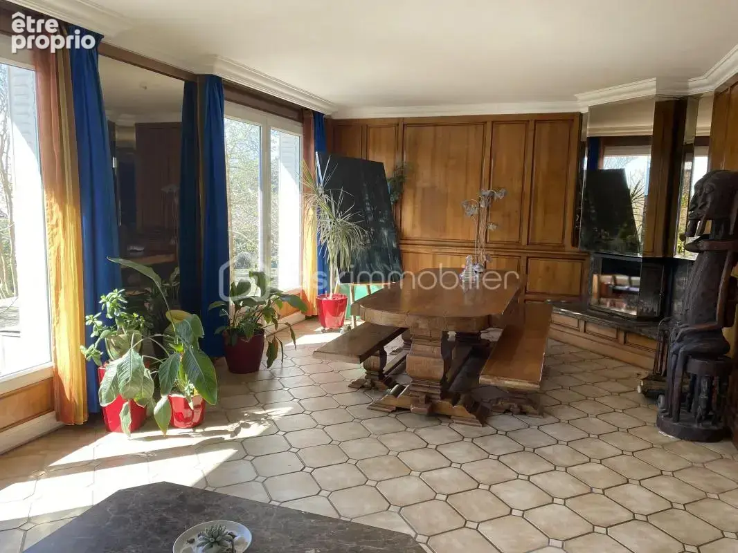 DEMEURE FAMILIALE D'EXCEPTION AU CŒUR DE COURCOURONNES Une bâtisse environ 190m2 habitable sur un écrin de verdure de 3 000 m² - photo 13