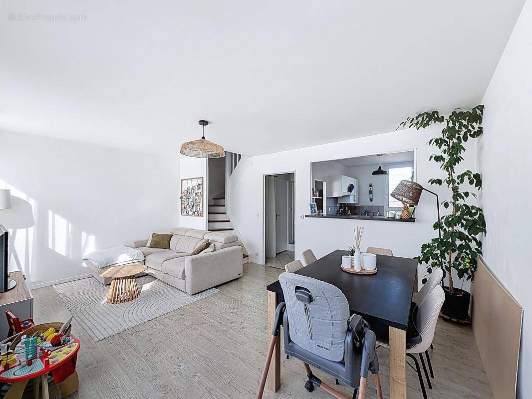Appartement à VOISINS-LE-BRETONNEUX