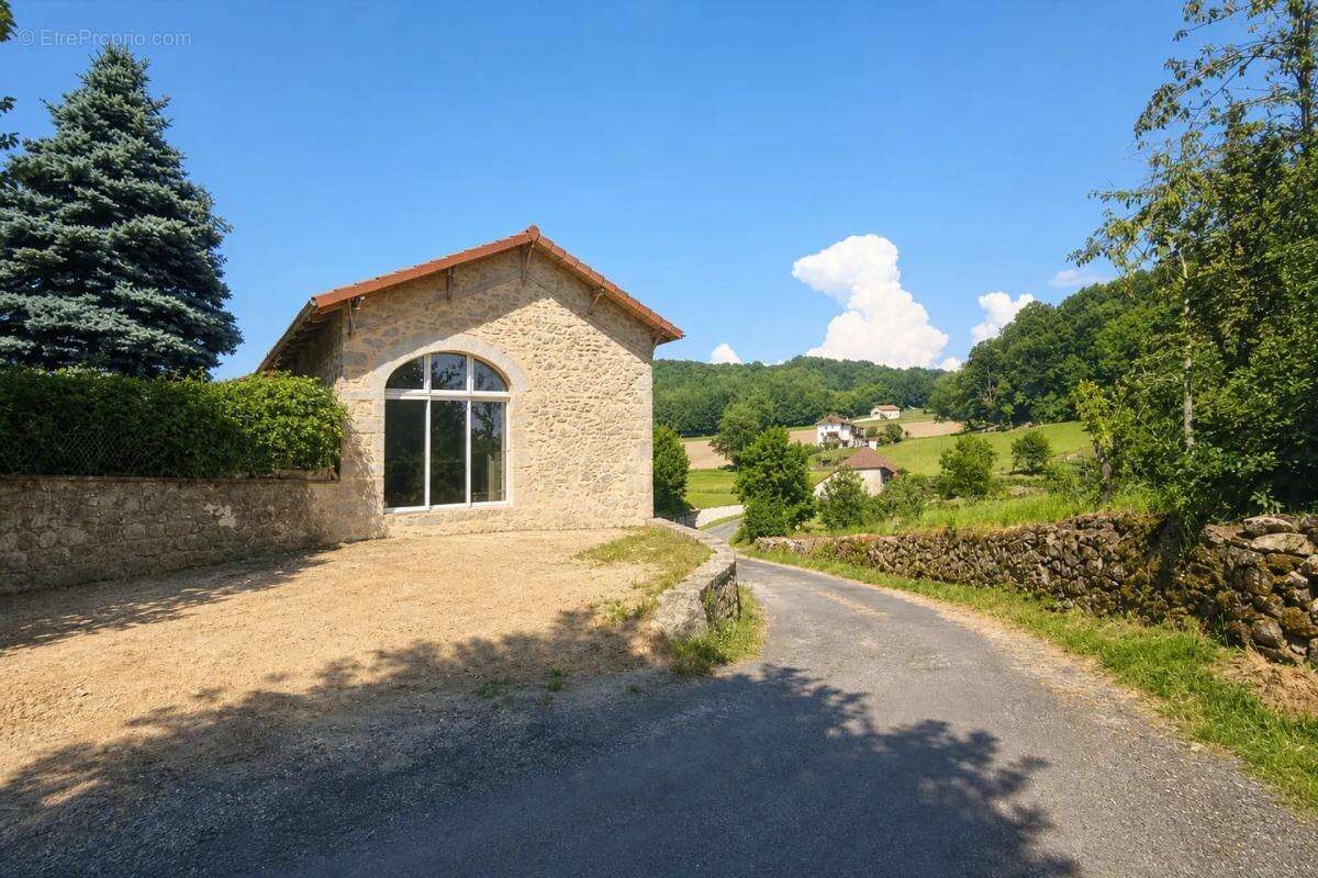 Maison de 3 pièces de 190 m² à Parlan - photo 2