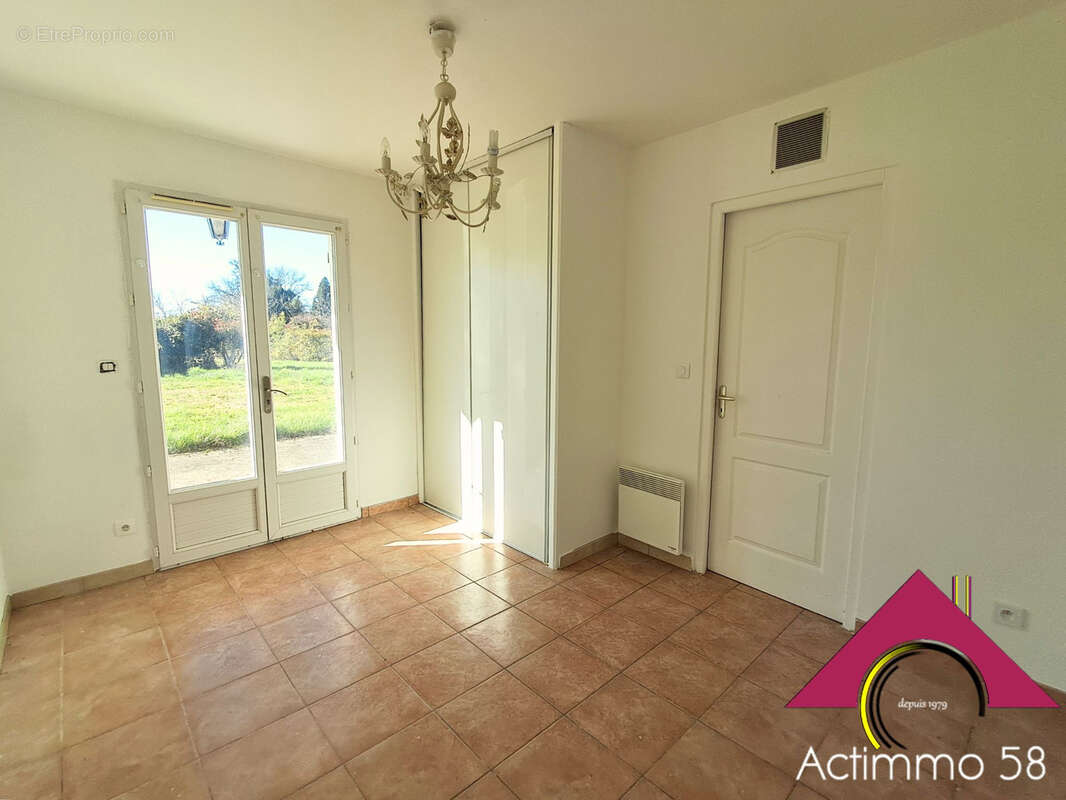 Maison à SAINT-PIERRE-LE-MOUTIER