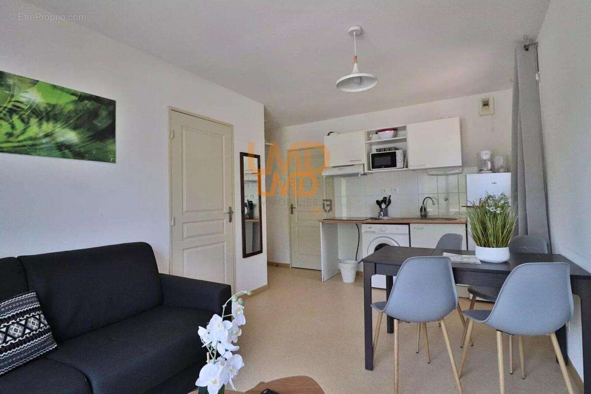 Appartement à AVENE