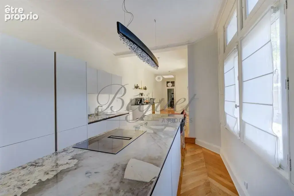 Tours (37000), Indre-et-Loire – Maison de caractère de 446 m², 10 pièces, 7 ch, dépendance, jardin, piscine - photo 7