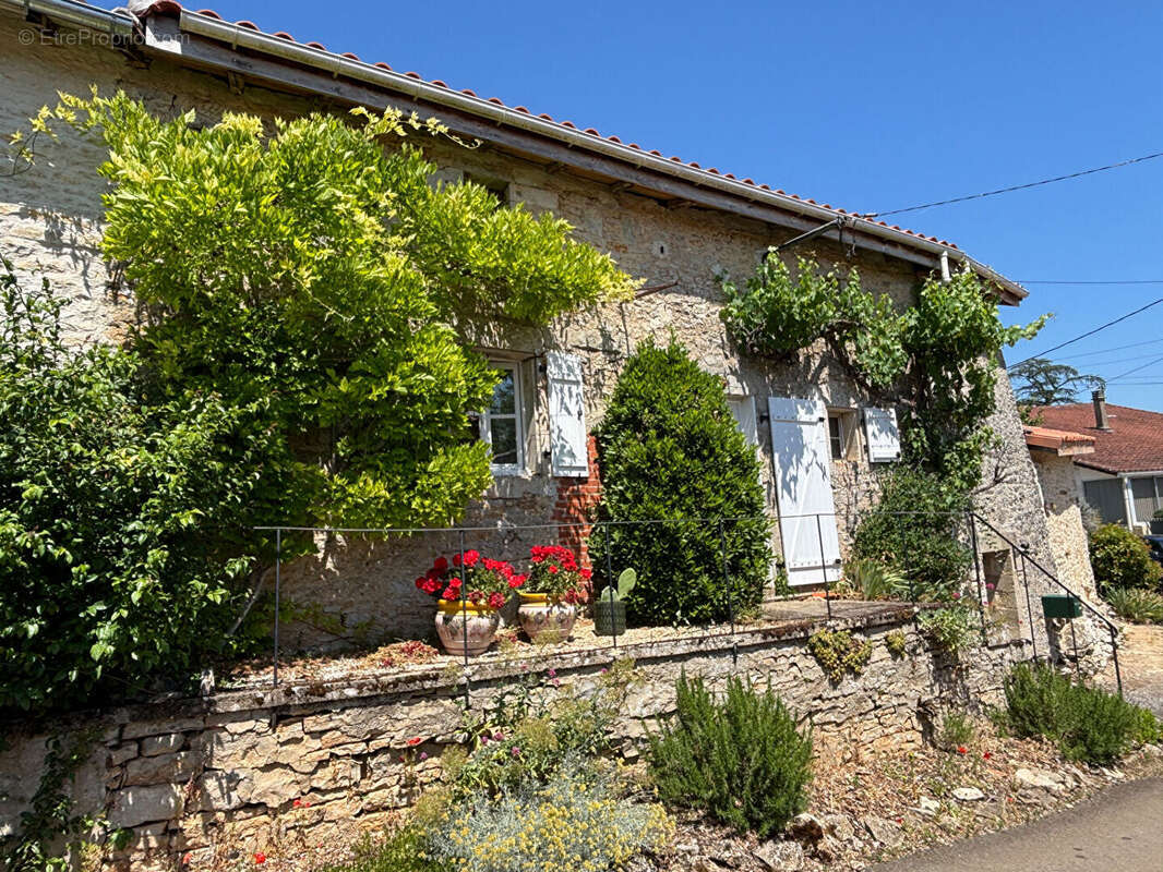 Maison à NANTEUIL-EN-VALLEE