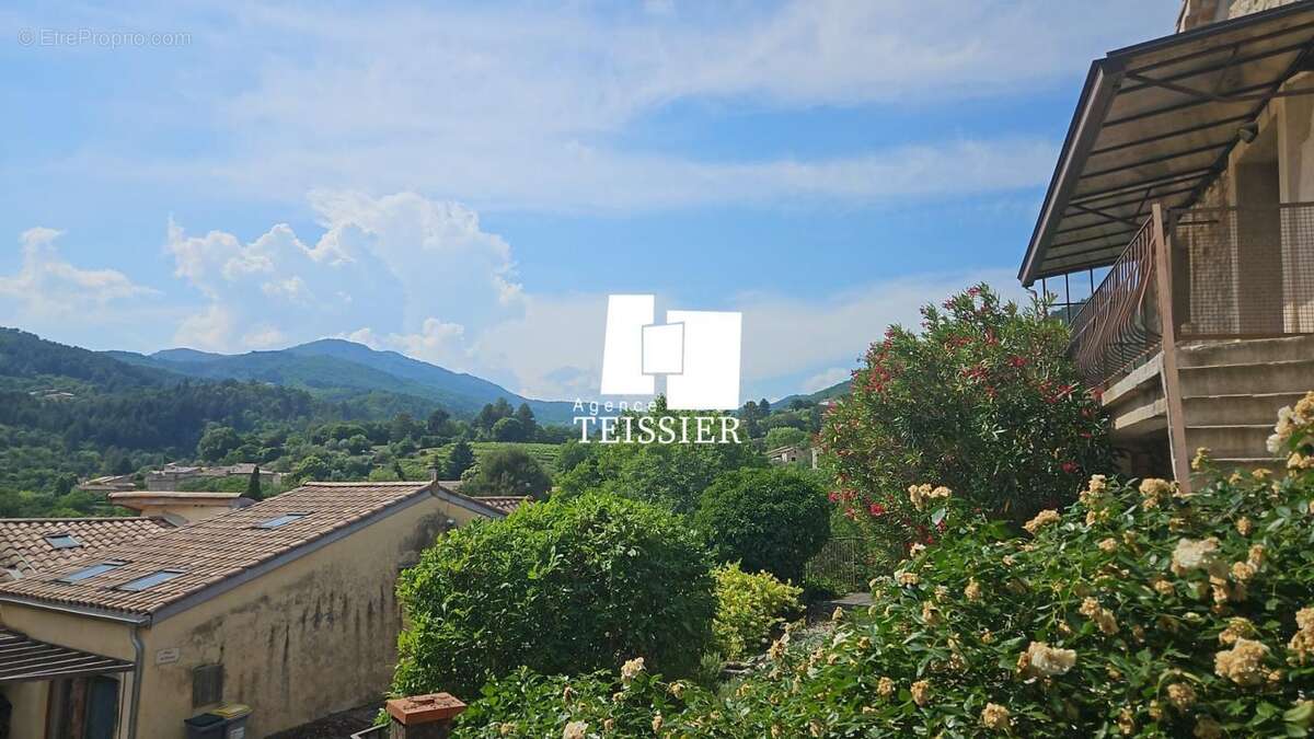 Maison à ROCHER