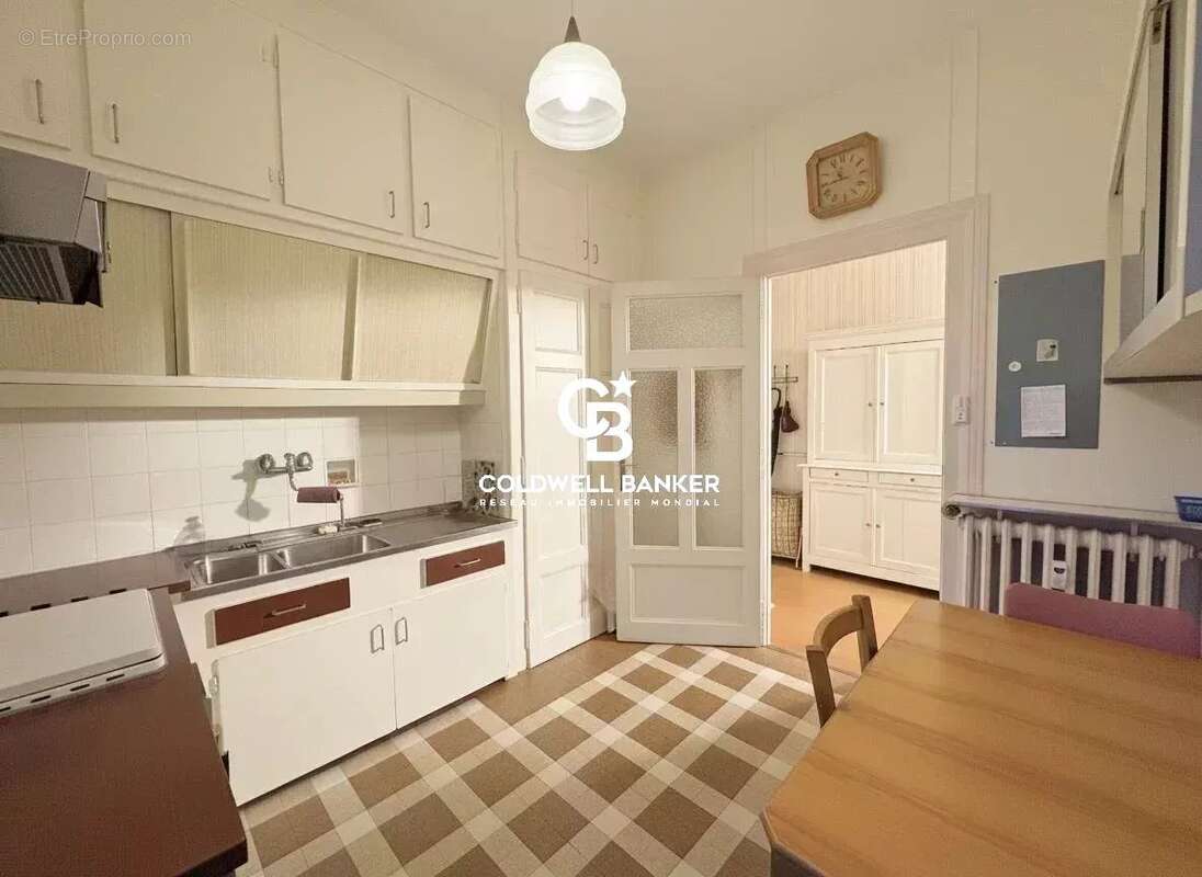 Appartement T2 à vendre à Annecy 74000 centre proche lac avec cachet et fort potentiel - photo 4