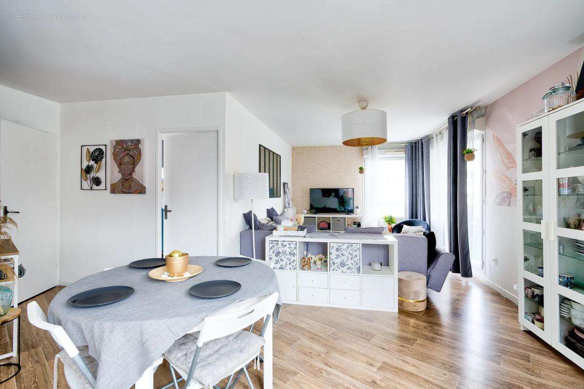 Appartement 5 pièces - 95 m² - Coeur de ville - Résidence de 2017 - Au calme - photo 2