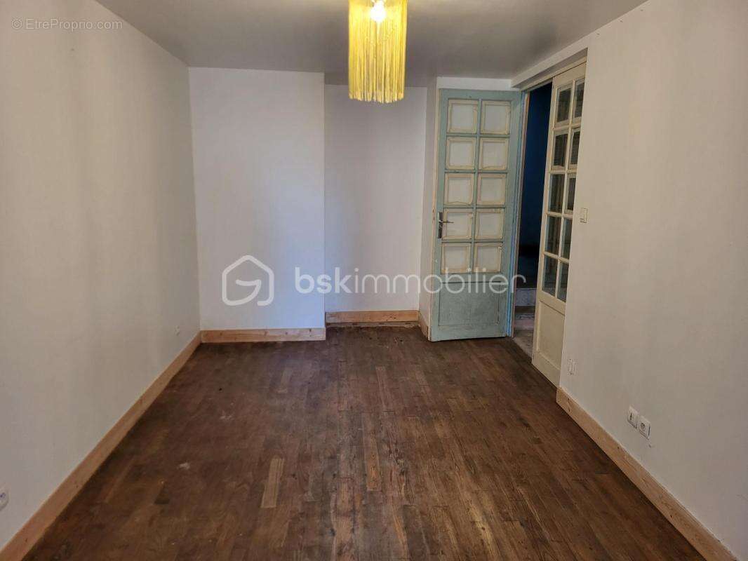 Maison de ville en pierre – Le charme, le potentiel, la terrasse et le jardin en bonus ! - photo 10