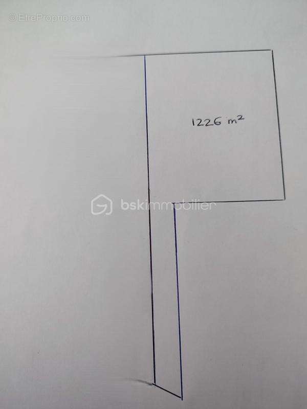 Terrain à CARROUGES