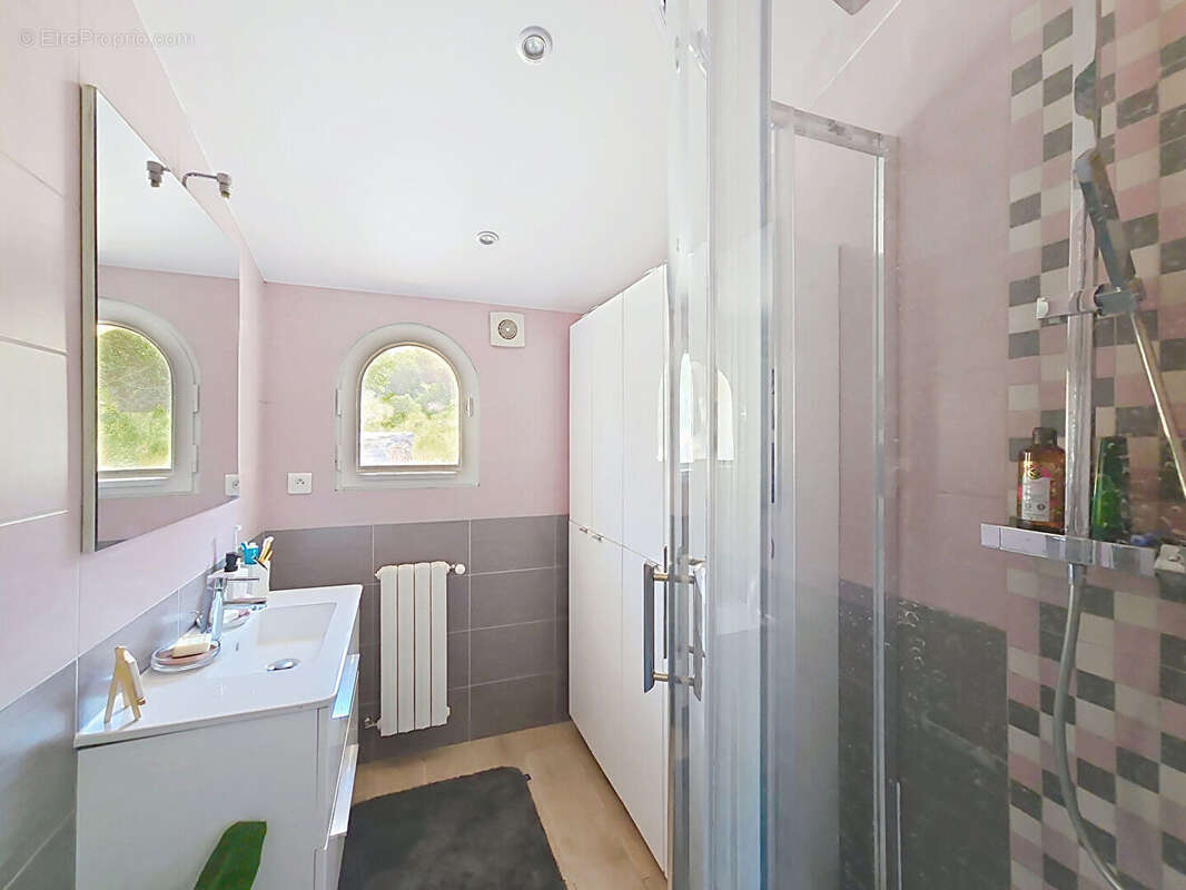 Maison 305 m² à Le Beausset  - photo 9