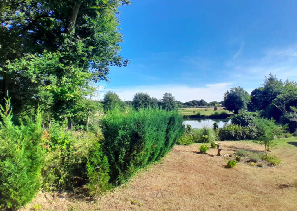 Maison à BAIGNES-SAINTE-RADEGONDE