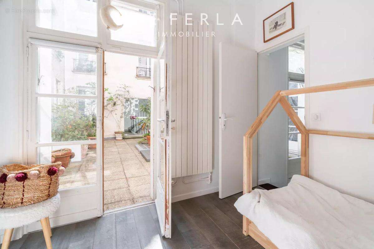 Appartement à PARIS-2E