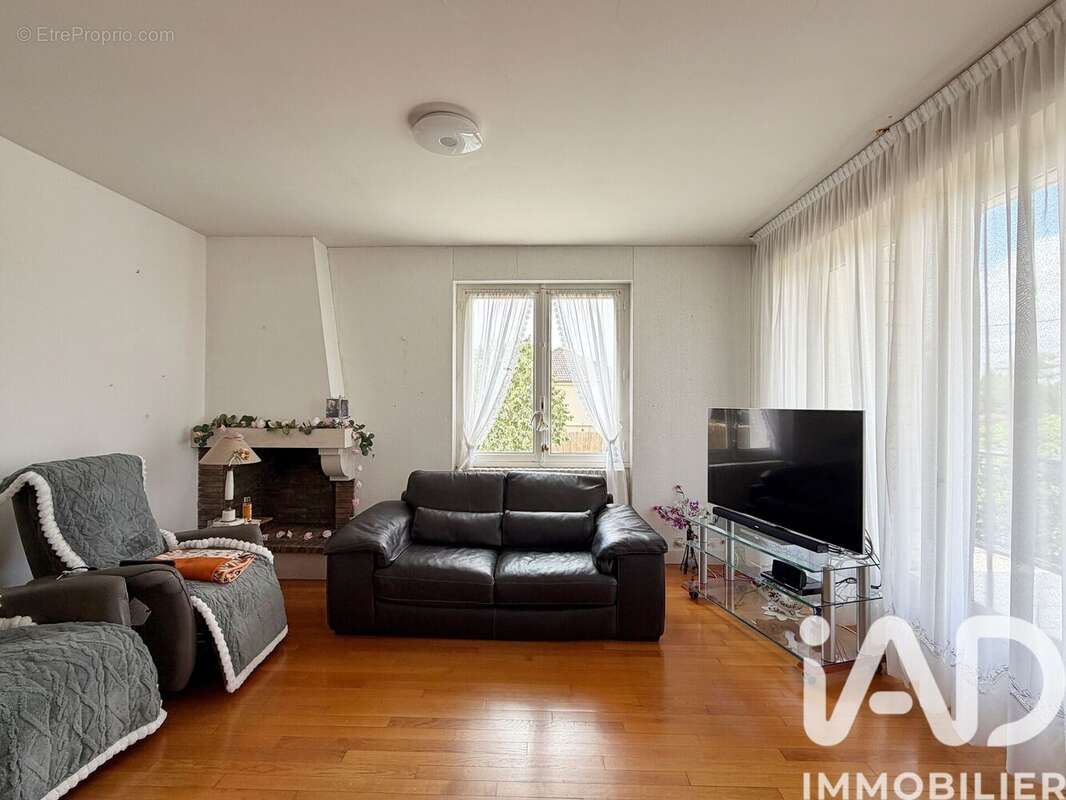 Maison 119 m² à Puyreaux  - photo 4