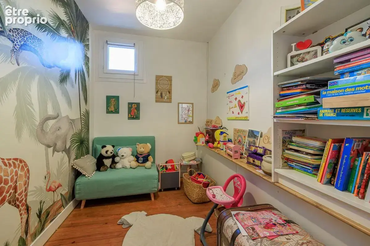 Maison T7 de 148 m, centre ville de Saint-Médard-de-Guizières 33230 - photo 15