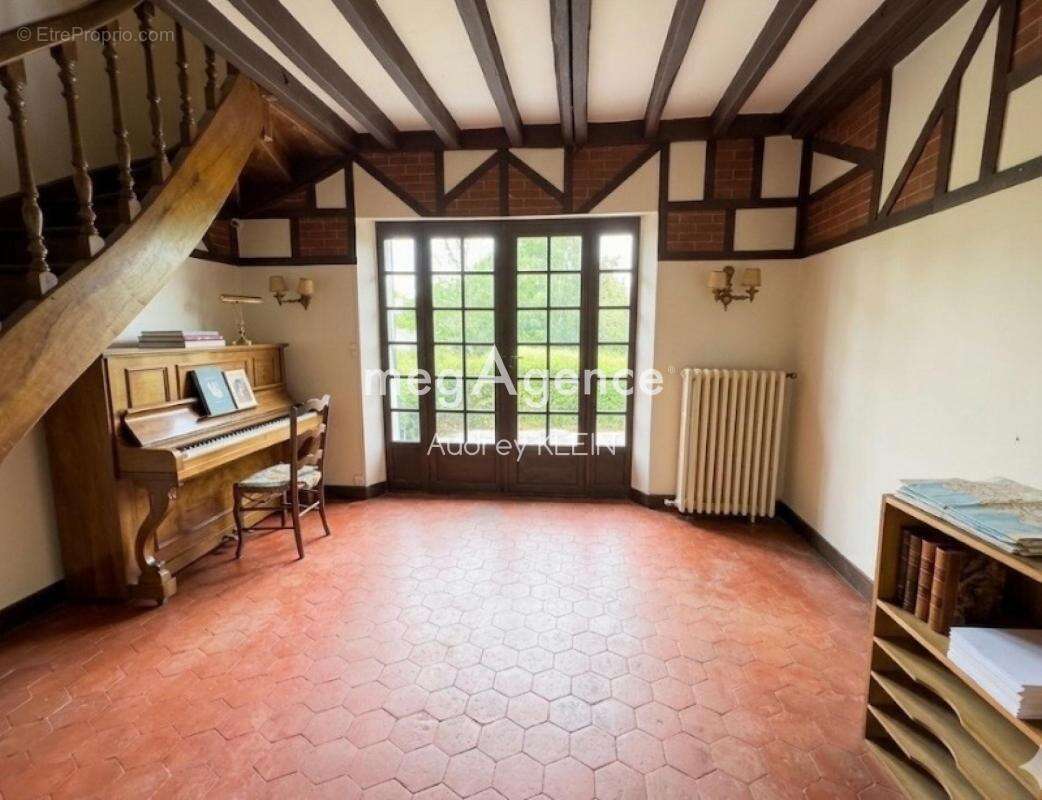 Coup de cœur à Gron : 5 chambres, beaux volumes et jardin spacieux- La totalité du terrain est constructible - photo 5