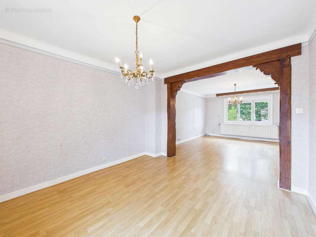 EMPLACEMENT IDEAL pour cette Grande maison située au centre du village d'AUGNY - photo 10
