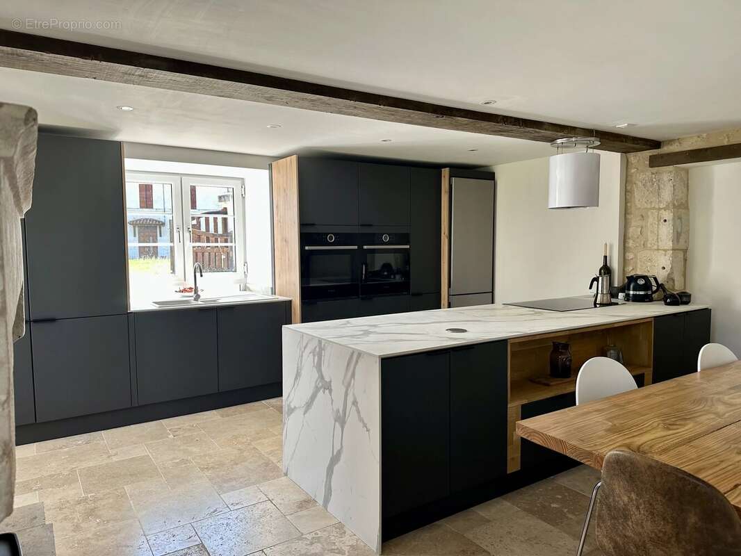 Maison de campagne rénovée avec piscine et grange séparée - photo 3