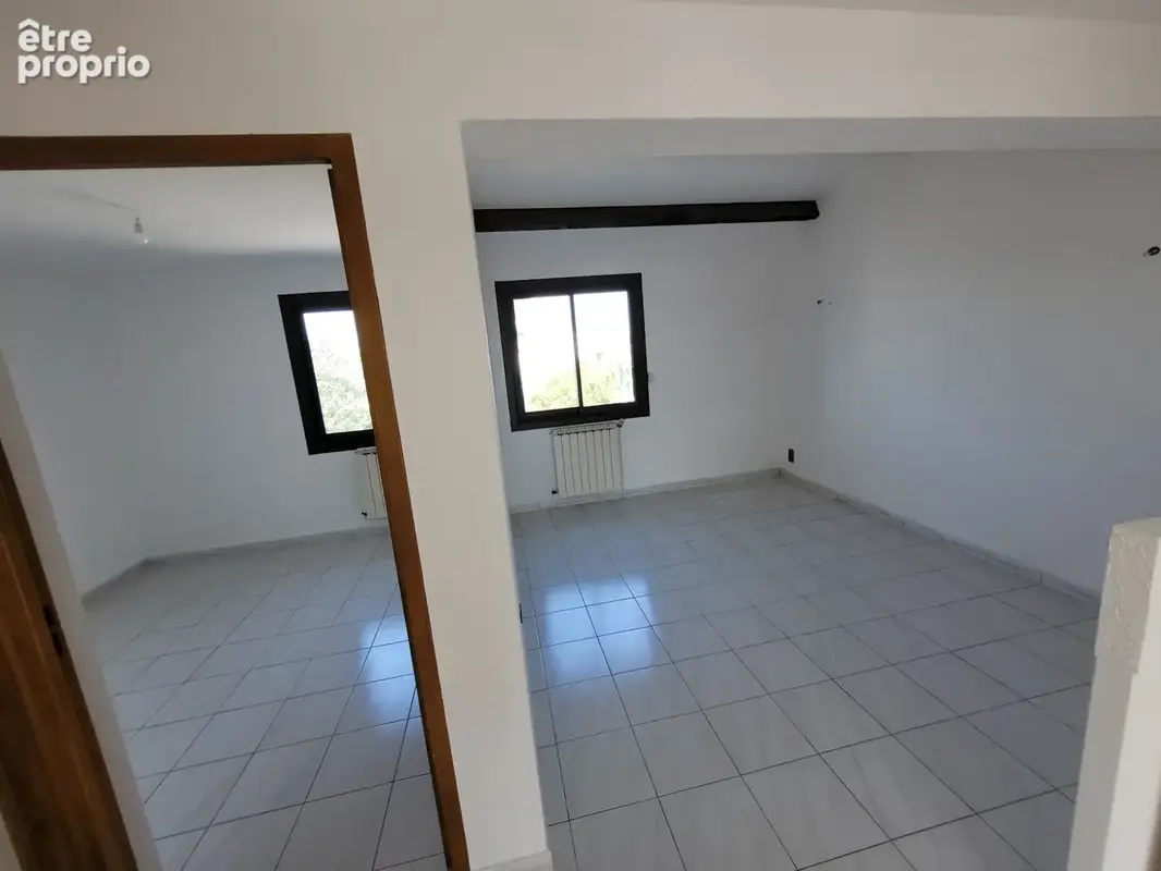 Fleury d'Aude Villa de type VI sur 3 niveaux, SH 145 m2 plus un garage de 15 m2 sur un terrain de 500 m2. - photo 14