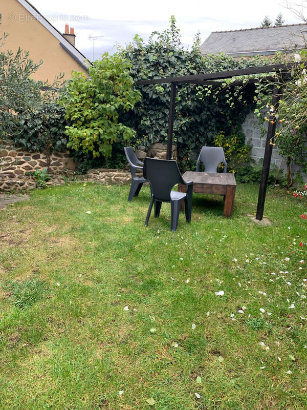 Maison à AMBRIERES-LES-VALLEES