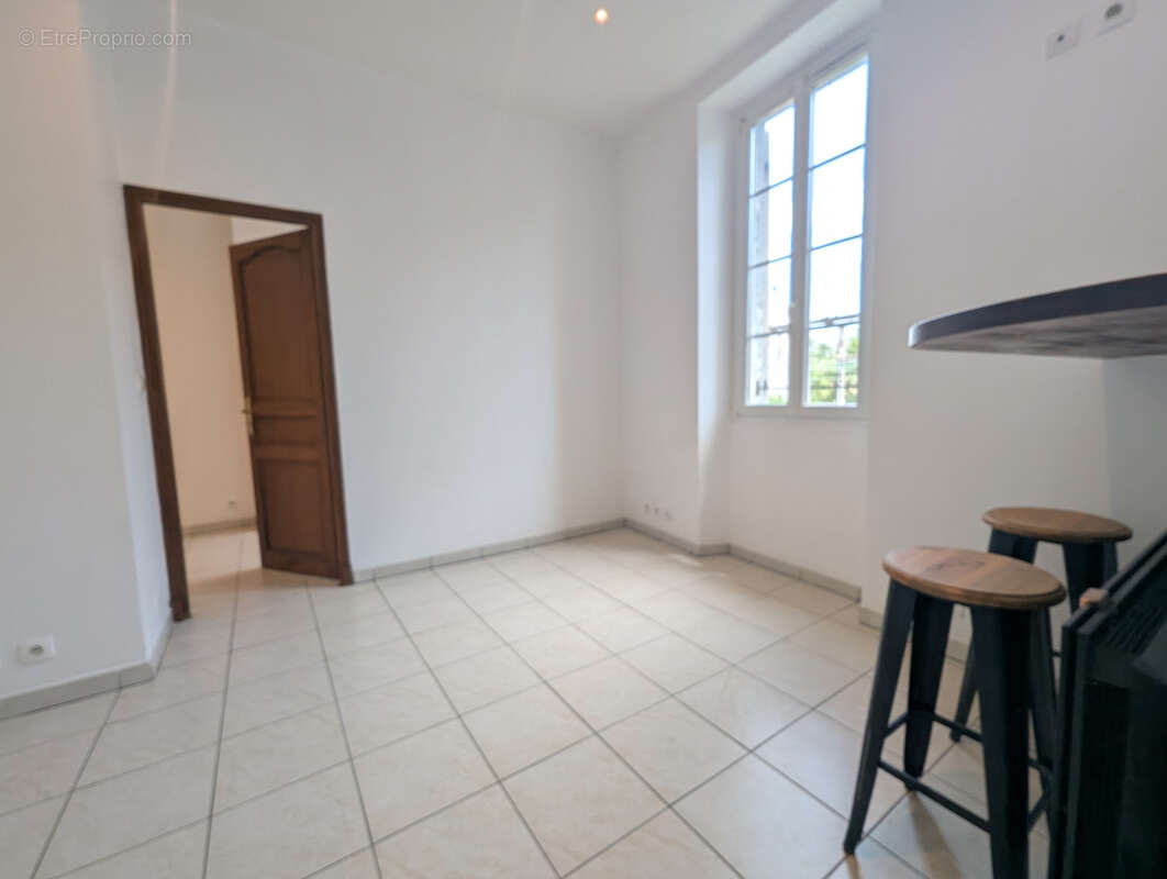 Appartement à MARSEILLE-4E