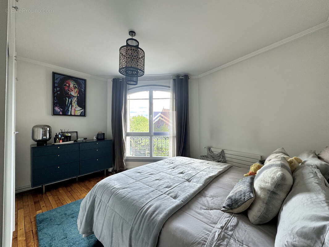 Appartement à COURBEVOIE