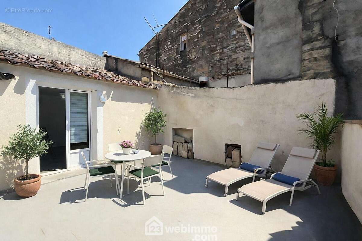 Terrasse étage maison de village - Maison à VAUVERT