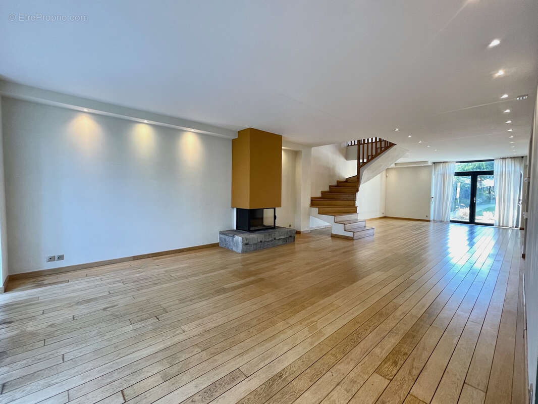 Maison de charme de plus de 300 m2 -  5 chambres, piscine et commodités - photo 4