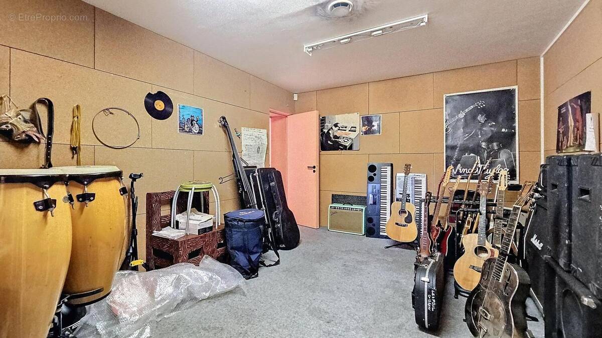 Photo 1 - Commerce à LES LILAS