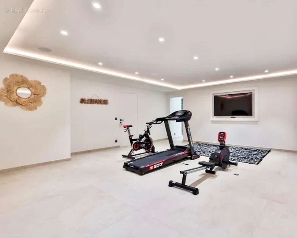 Dpt Var (83), à vendre SAINTE MAXIME maison P6 de 280 m² - Terrain de 1637 m² - photo 19
