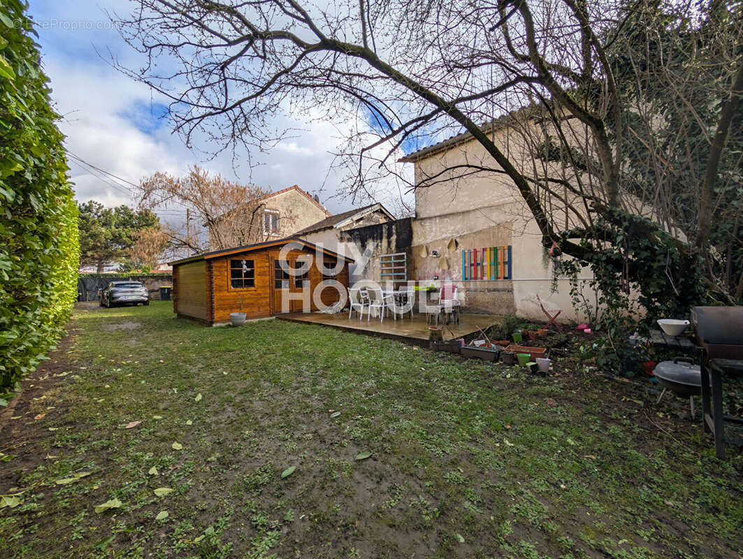 Appartement à DECINES-CHARPIEU