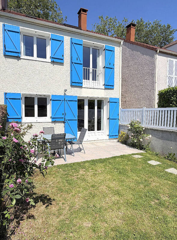 Maison à VOISINS-LE-BRETONNEUX