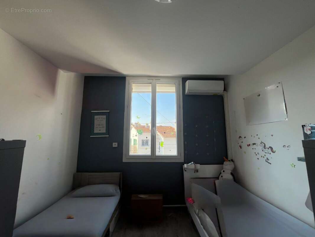 Chambre R+1 - Maison à LA SEYNE-SUR-MER
