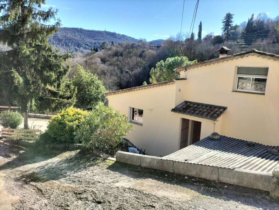 Appartement à TOURRETTES-SUR-LOUP