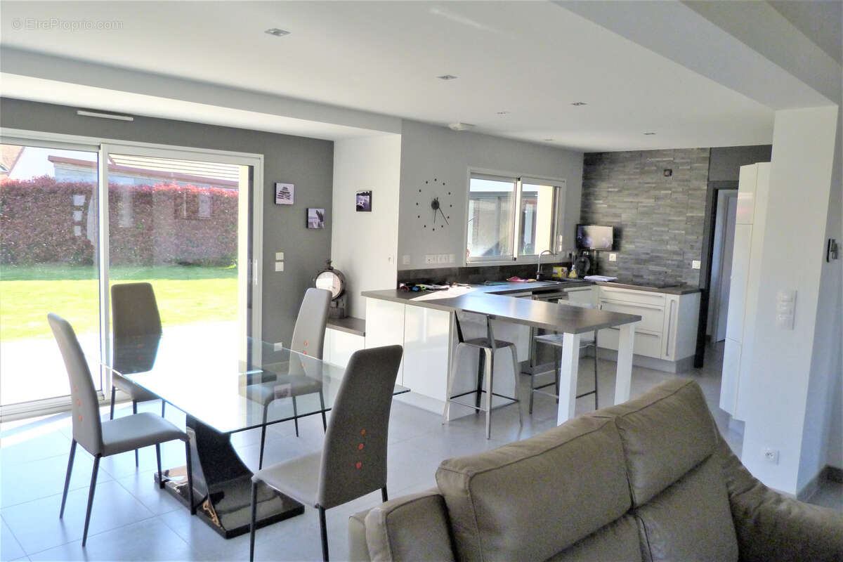 Maison à SAINT-PIERRE-DE-VARENGEVILLE