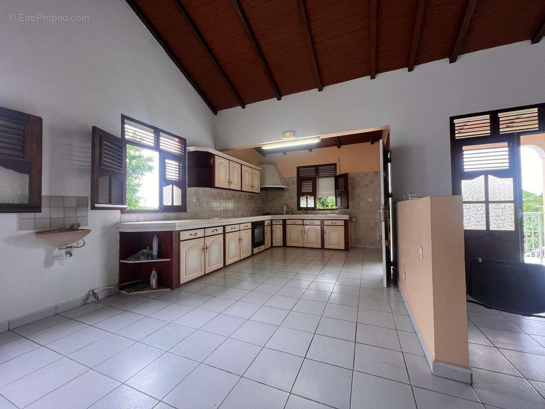 Maison à PETIT-CANAL