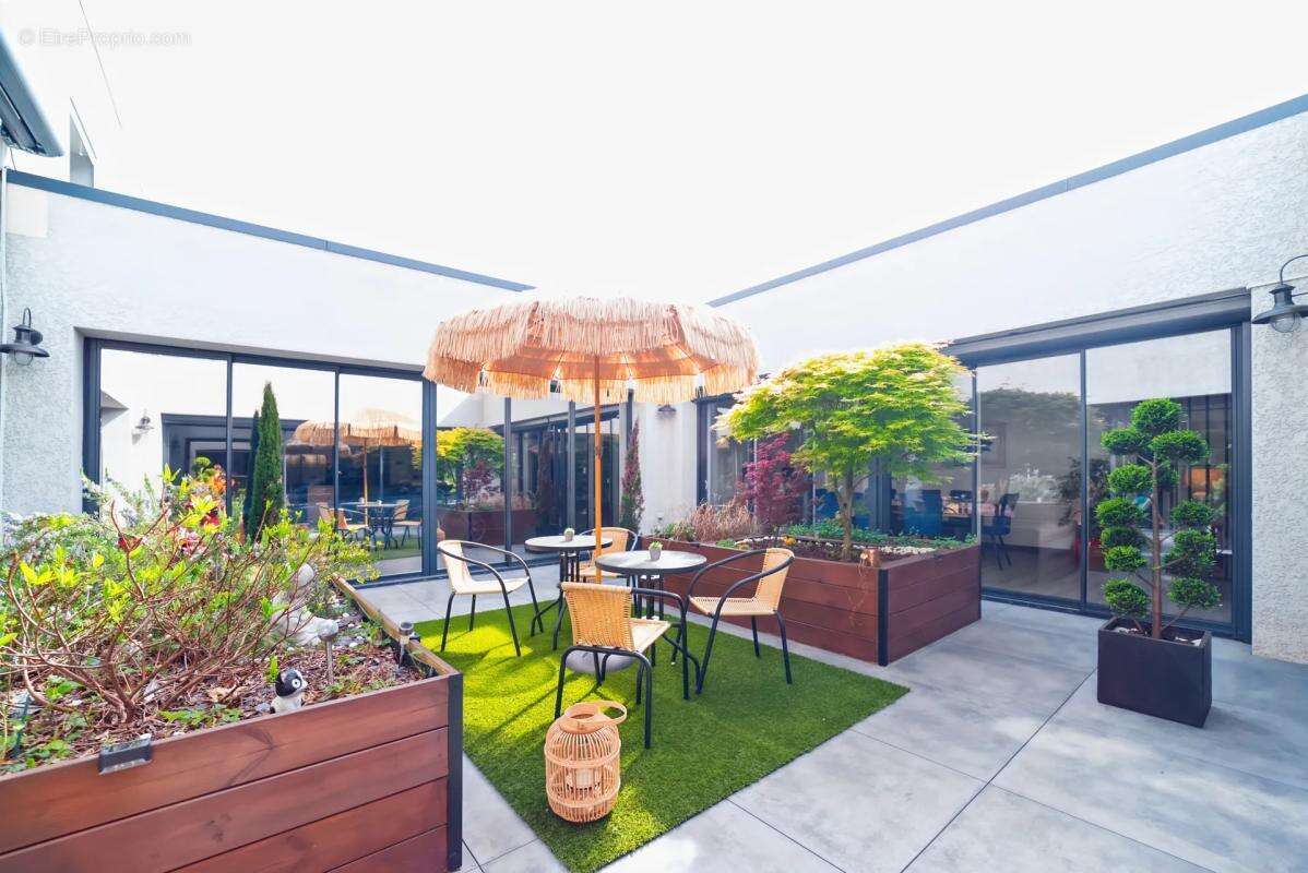 Maison à DOMPIERRE-SUR-VEYLE