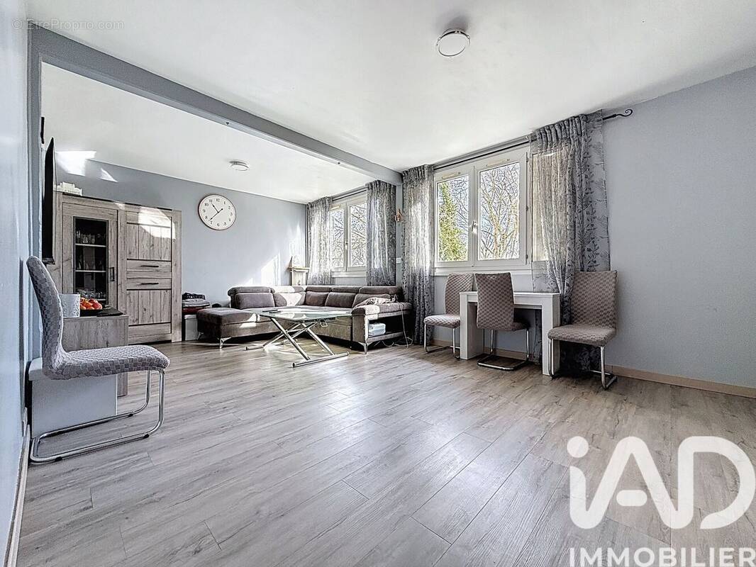 Photo 1 - Appartement à SAINT-GERMAIN-LES-ARPAJON