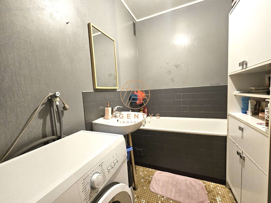 Appartement à LES PAVILLONS-SOUS-BOIS