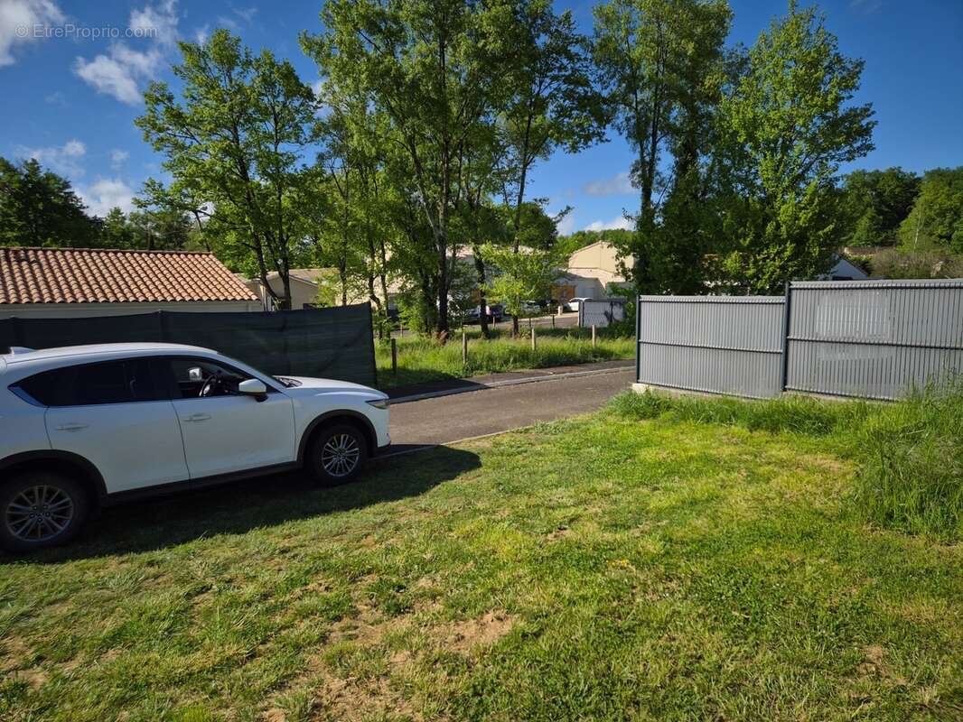 Terrain constructible dans petit lotissement, emplacement qualitatif avec vue sur bosquet - photo 10