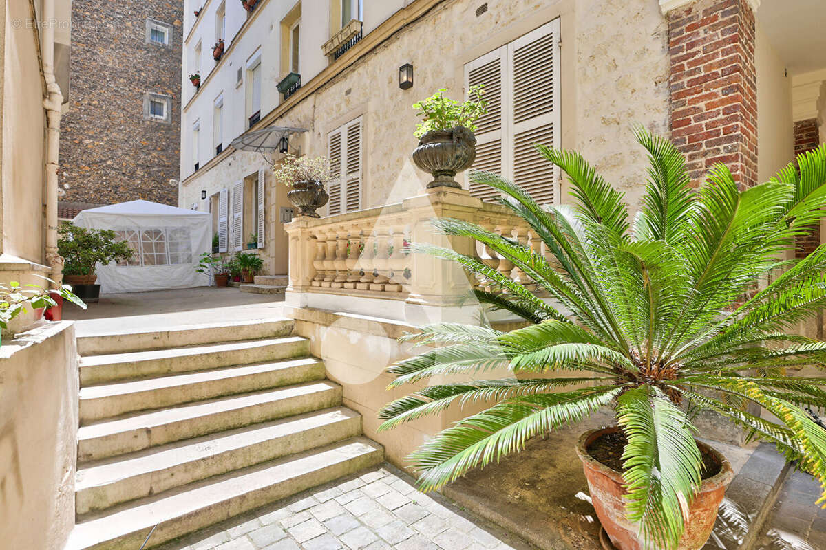 Appartement à PARIS-16E