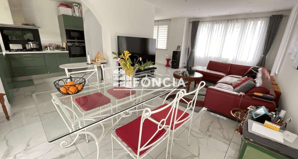 Appartement à LE ROVE