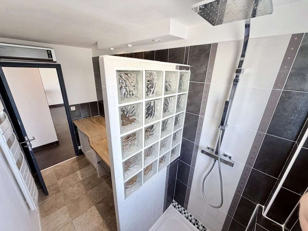 Appartement à GUILHERAND-GRANGES