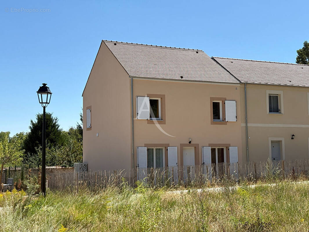 Maison récente 2023 à Chamarande - Mode de vie plain pied avec suite parentale et places de stationnement - photo 1