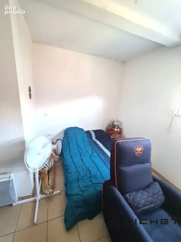 COUTRAS. Studio 28 m2 avec un parking privatif. - photo 4