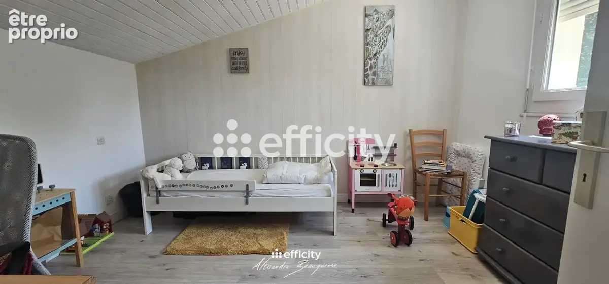 Maison 94 m² à Vouille  - photo 20