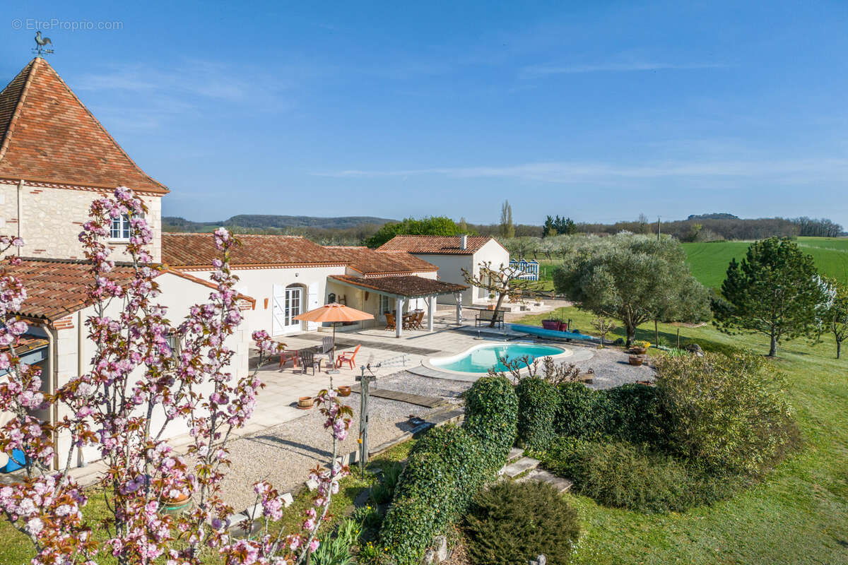 Propriété de campagne avec piscine, annexe, terrain, garage et lac - photo 45