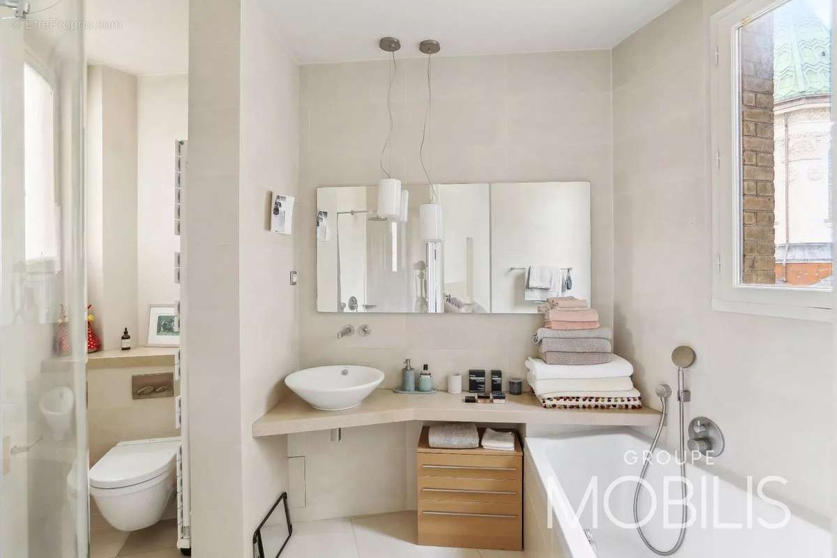 Appartement à PARIS-8E