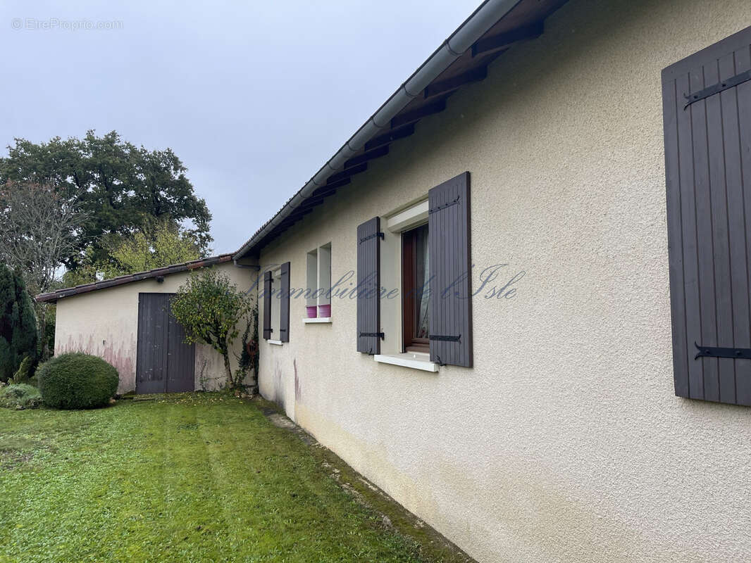 Maison à LA TOUR-BLANCHE