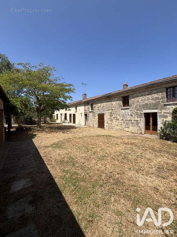 Maison 181 m² à Doue-La-Fontaine  - photo 5