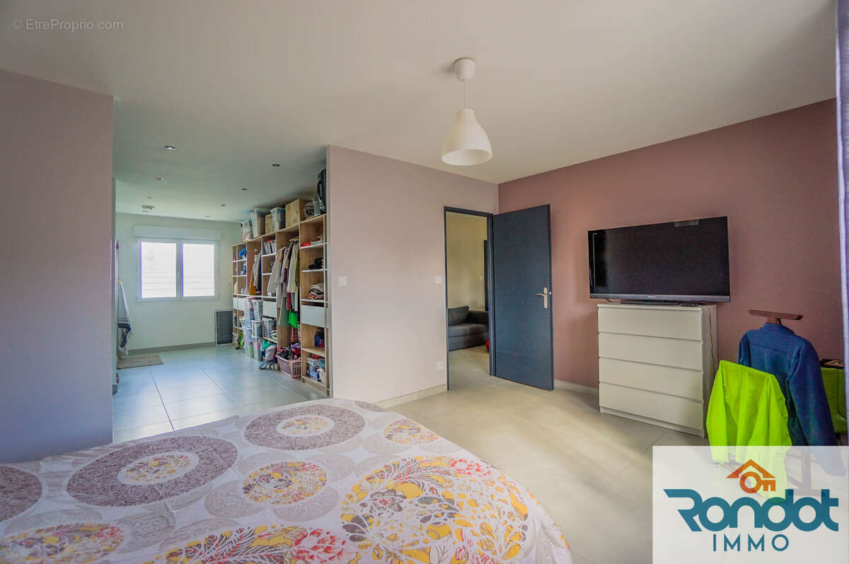 Maison à IS-SUR-TILLE