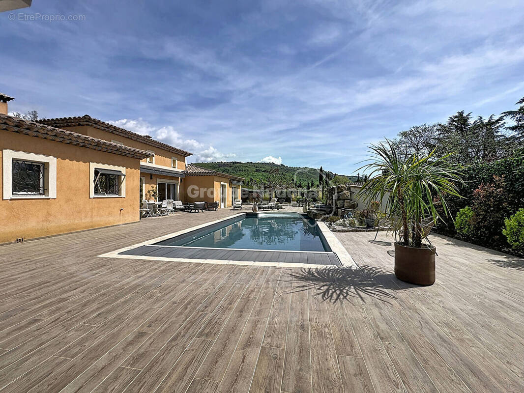 Maison à SAINT-CEZAIRE-SUR-SIAGNE